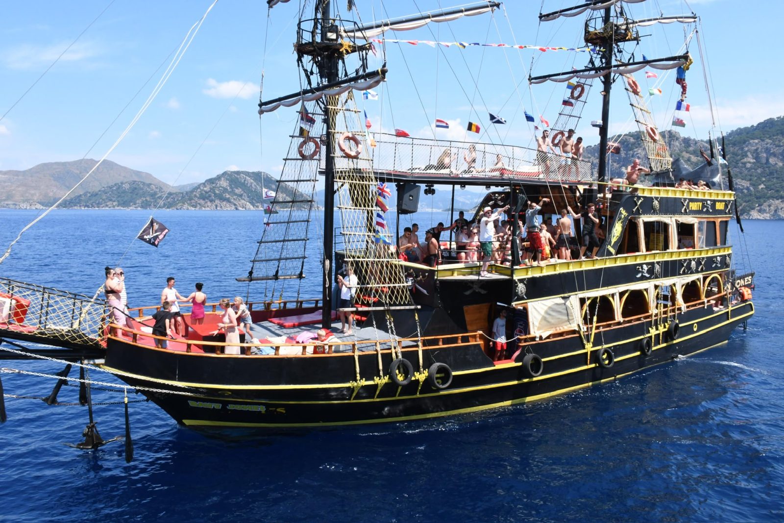 Davy Jones Korsan Tekne Turu