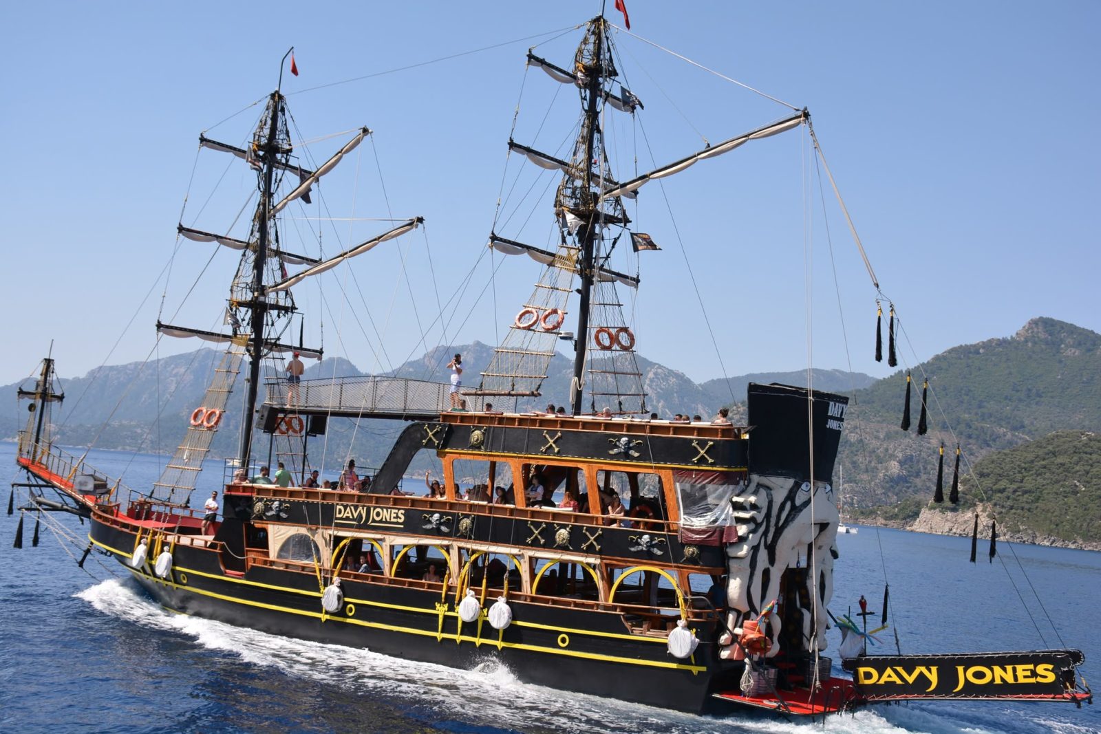 Davy Jones Korsan Tekne Turu