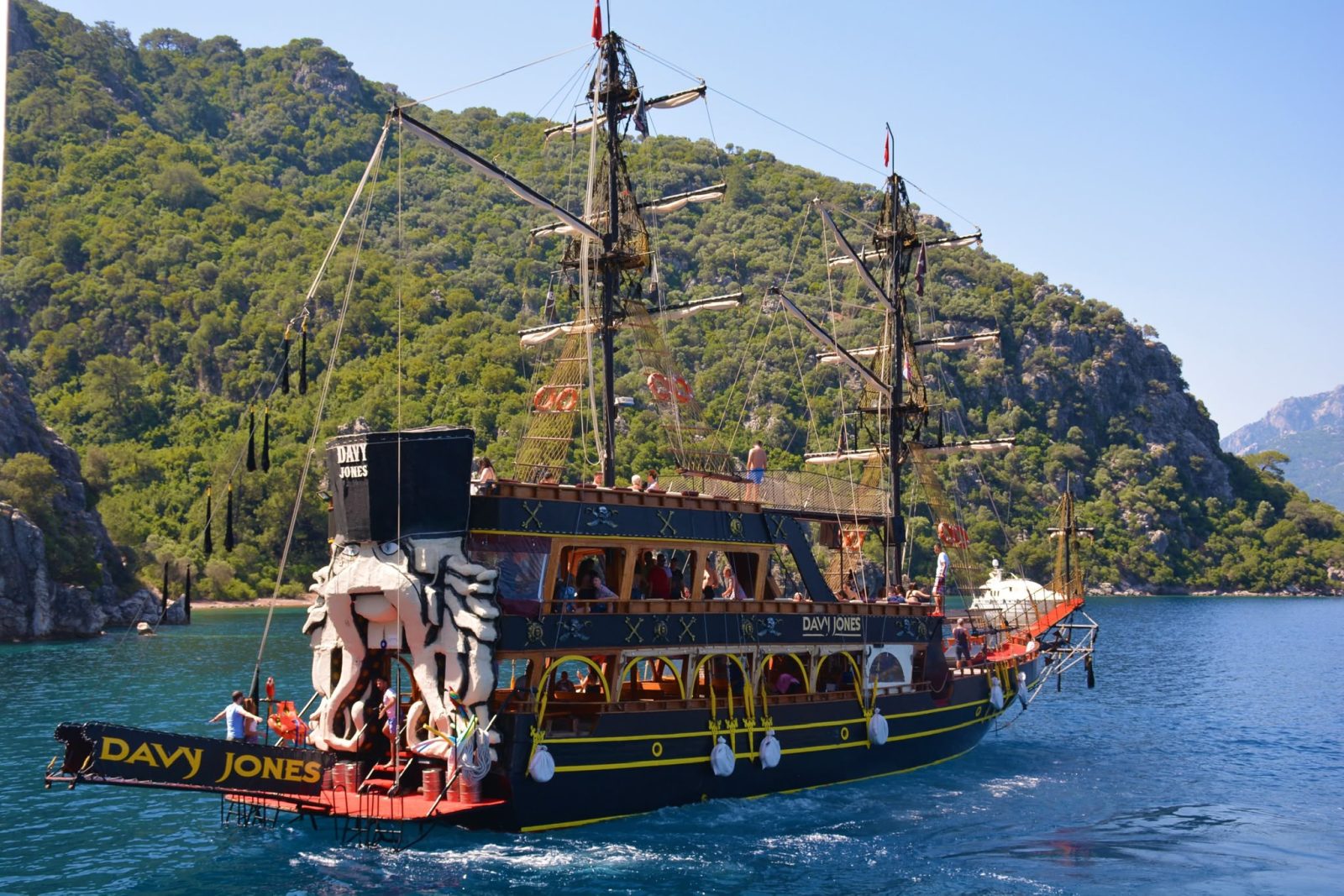 Davy Jones Korsan Tekne Turu