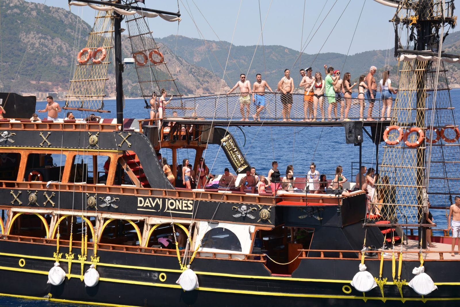 Davy Jones Korsan Tekne Turu